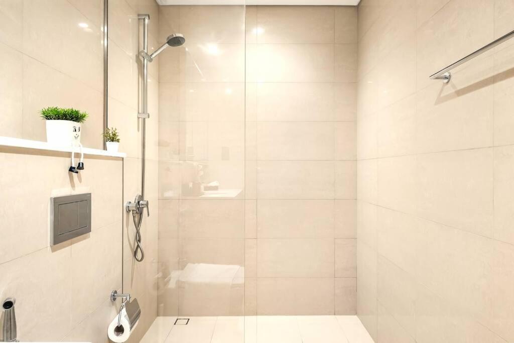Apartment Glow Sky Trendy 1br- Mall Access By Maxx Value Homes *