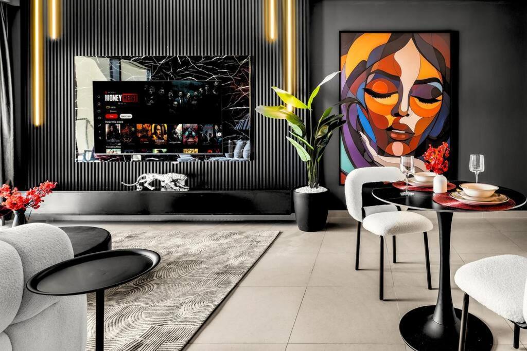 Glow Sky Trendy 1br- Mall Access By Maxx Value Homes Dubai