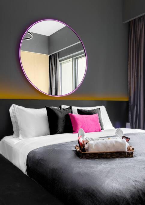 Apartment Glow Sky Trendy 1br- Mall Access By Maxx Value Homes Dubai