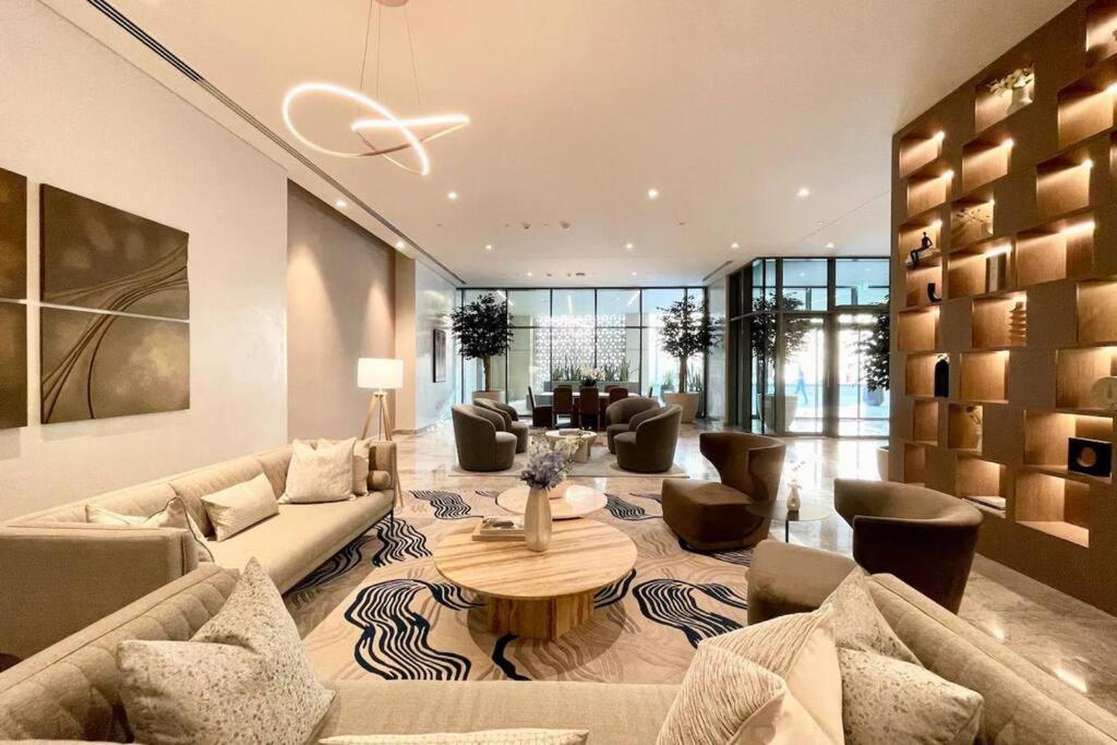 Glow Sky Trendy 1br- Mall Access By Maxx Value Homes *