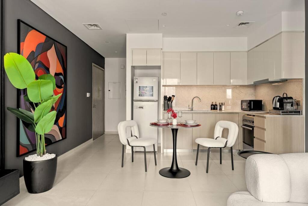 Glow Sky Trendy 1br- Mall Access By Maxx Value Homes Apartment